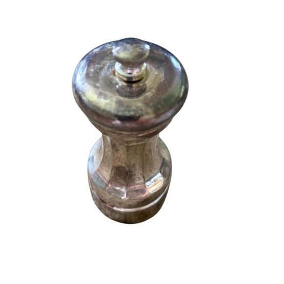 Silver Plated Pepper Grinder Made In Hong Kong - Picture 4 of 6